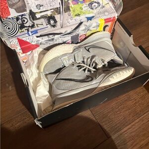 Kyrie 7s TB basketball shoe